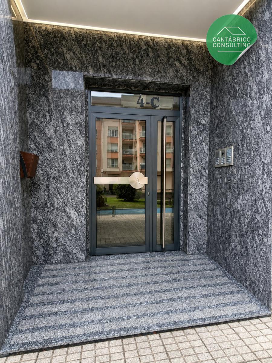 Oportunidad en Navia 3 Dormitorios Para Entrar - Garaje - Trastero y Terraza Grande