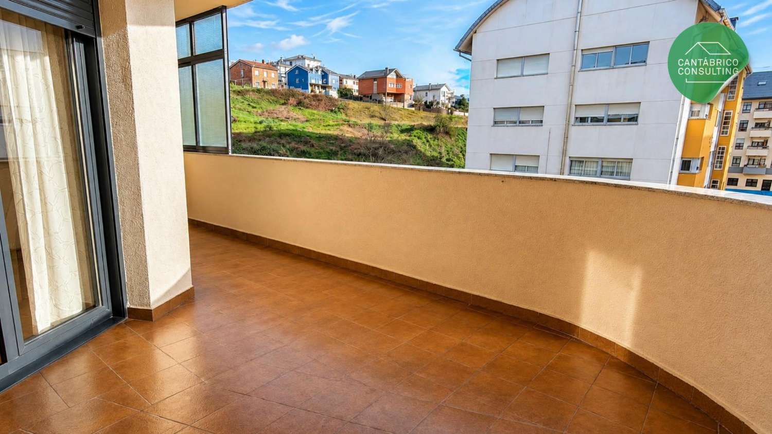 Oportunidad en Navia 3 Dormitorios Para Entrar - Garaje - Trastero y Terraza Grande
