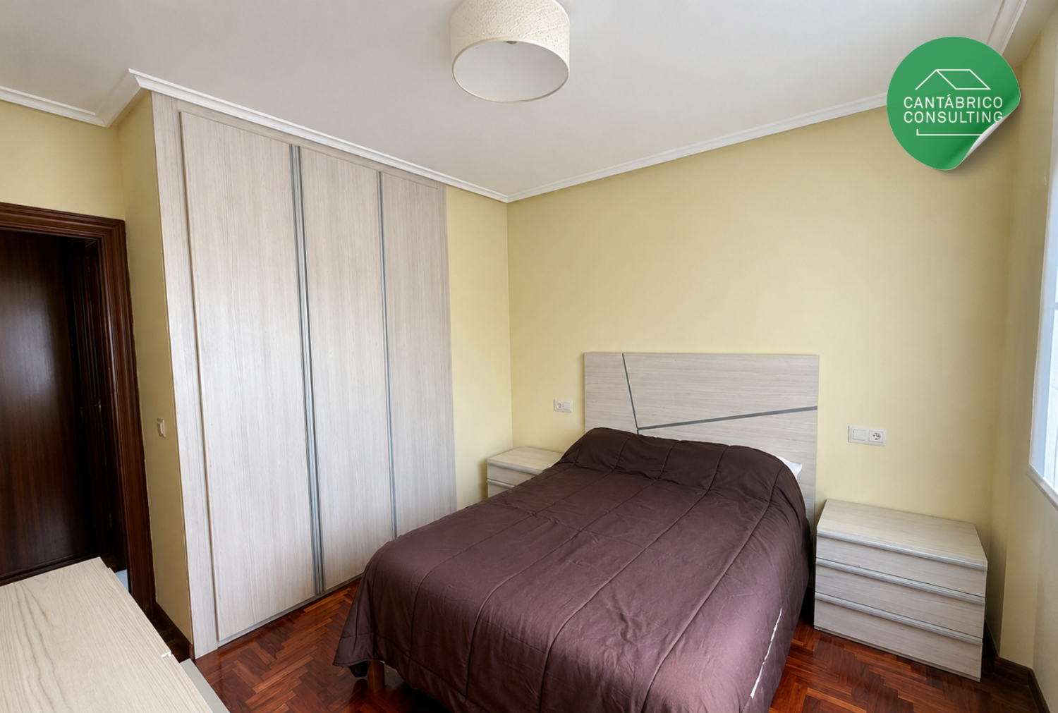 Piso soleado de 2 dormitorios con garaje y trastero en Avilés