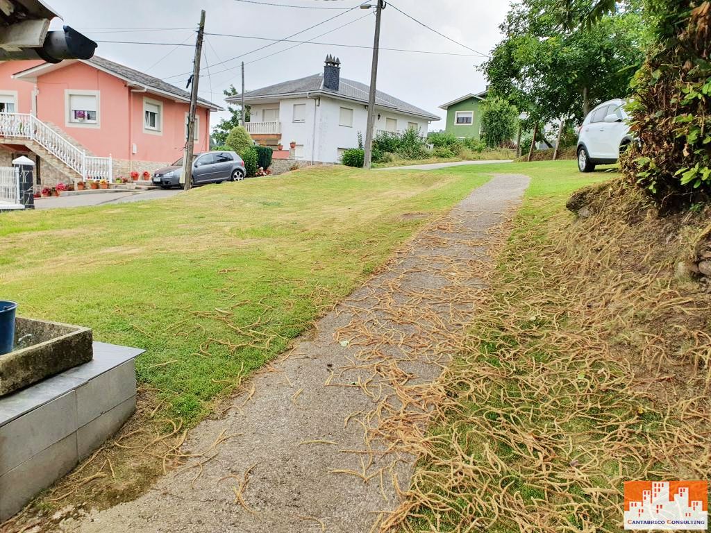 PRECIOSA CASA PEQUEÑA CON FINCA A 500 METROS DE NAVIA y  VISTAS