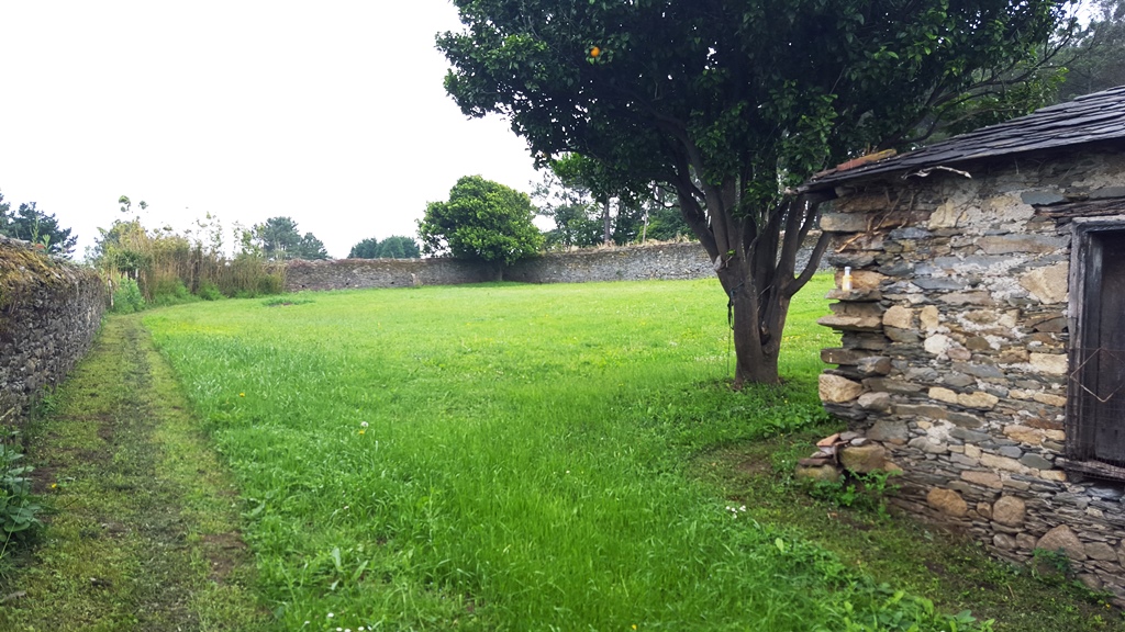 PROPIEDAD IDEAL PARA NEGOCIO O VIVIENDA AL LADO DEL CAMINO SANTIAGO O BIEN TIRAR CONSTRUCCIÓN Y CONSTRUIR DE NUEVO