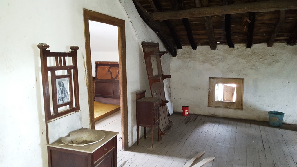 PROPIEDAD IDEAL PARA NEGOCIO O VIVIENDA AL LADO DEL CAMINO SANTIAGO O BIEN TIRAR CONSTRUCCIÓN Y CONSTRUIR DE NUEVO