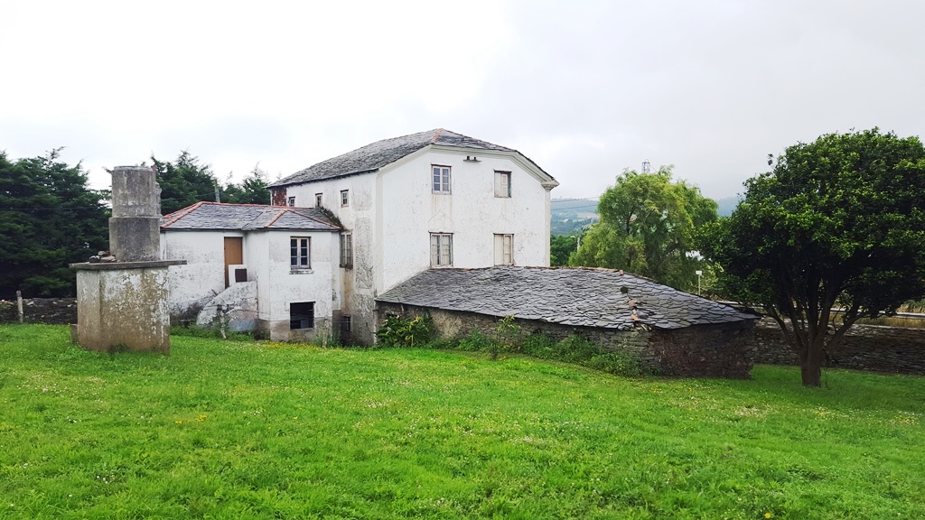 PROPIEDAD ASTURIANA  AL LADO DEL CAMINO DE SANTIAGO.