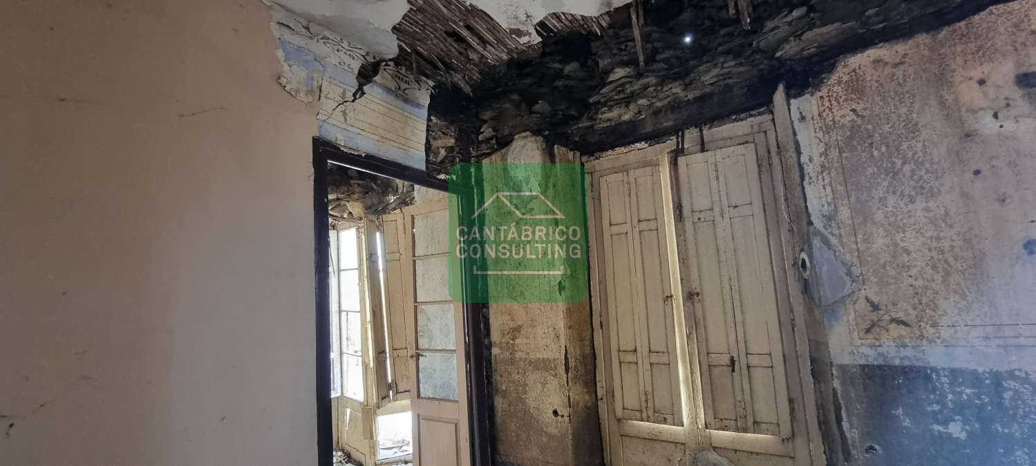PROPIEDAD IDEAL PARA NEGOCIO O VIVIENDA AL LADO DEL CAMINO SANTIAGO O BIEN TIRAR CONSTRUCCIÓN Y CONSTRUIR DE NUEVO