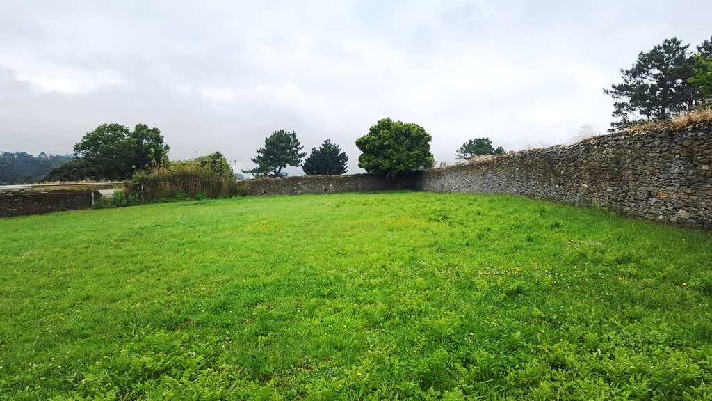 PROPIEDAD IDEAL PARA NEGOCIO O VIVIENDA AL LADO DEL CAMINO SANTIAGO O BIEN TIRAR CONSTRUCCIÓN Y CONSTRUIR DE NUEVO