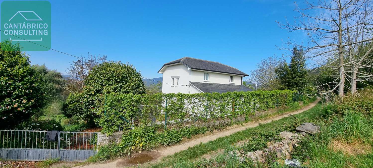 Casa Totalmente habitable con mucha Finca en alto de Villayón. Naturaleza Viva