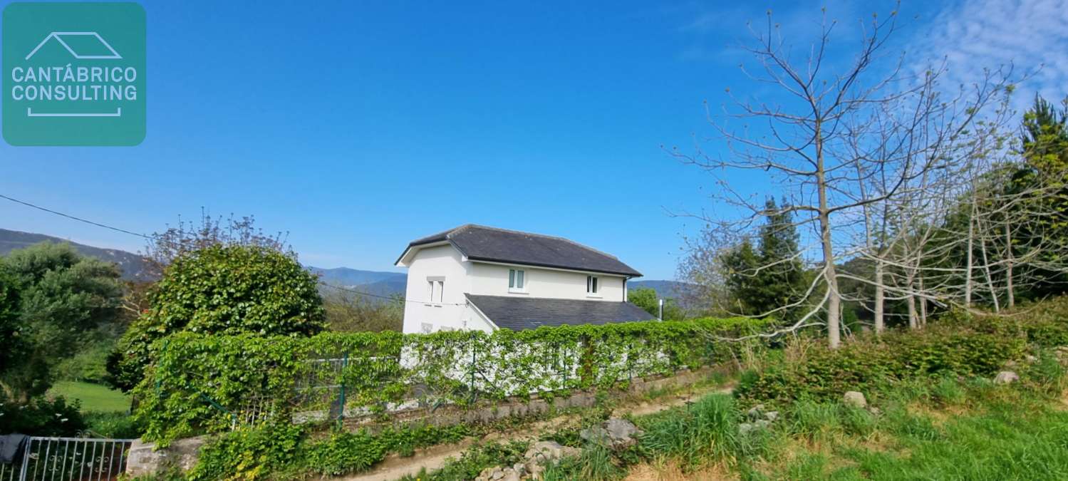 Casa Totalmente habitable con mucha Finca en alto de Villayón. Naturaleza Viva