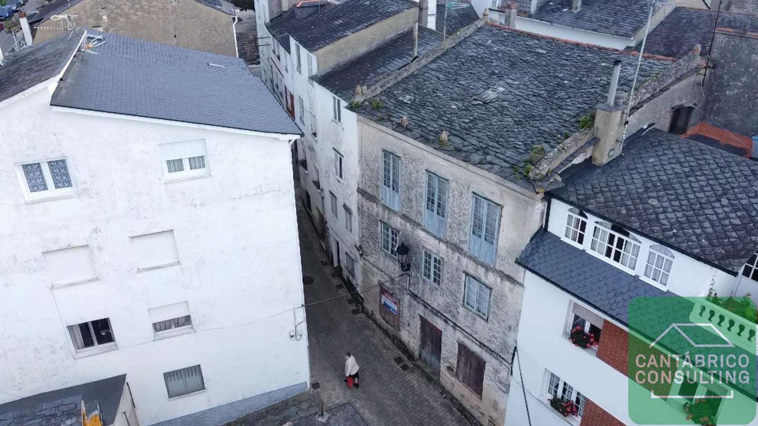 CASA A REFORMAR EN EL CENTRO DE FIGUERAS, CASTROPOL, ASTURIAS