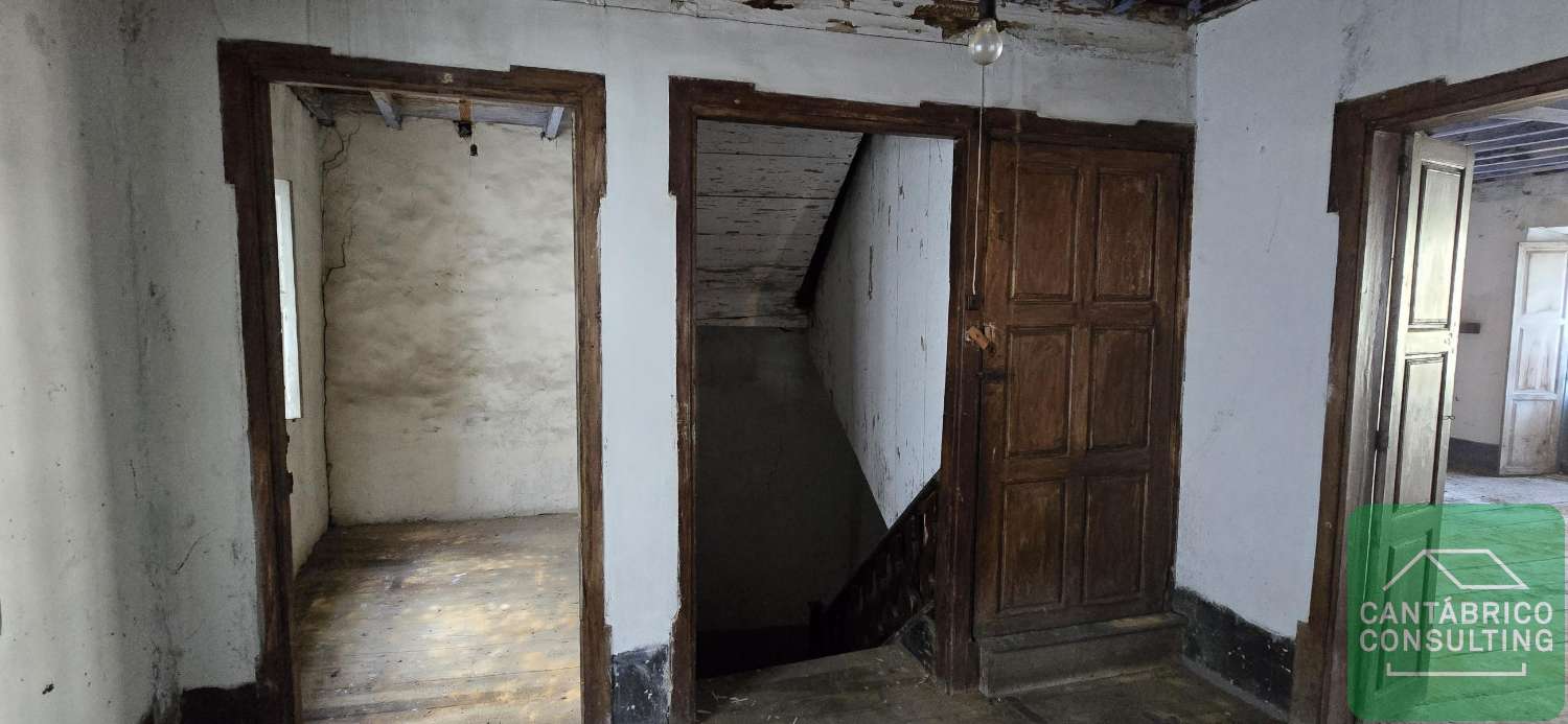 CASA A REFORMAR EN EL CENTRO DE FIGUERAS, CASTROPOL, ASTURIAS