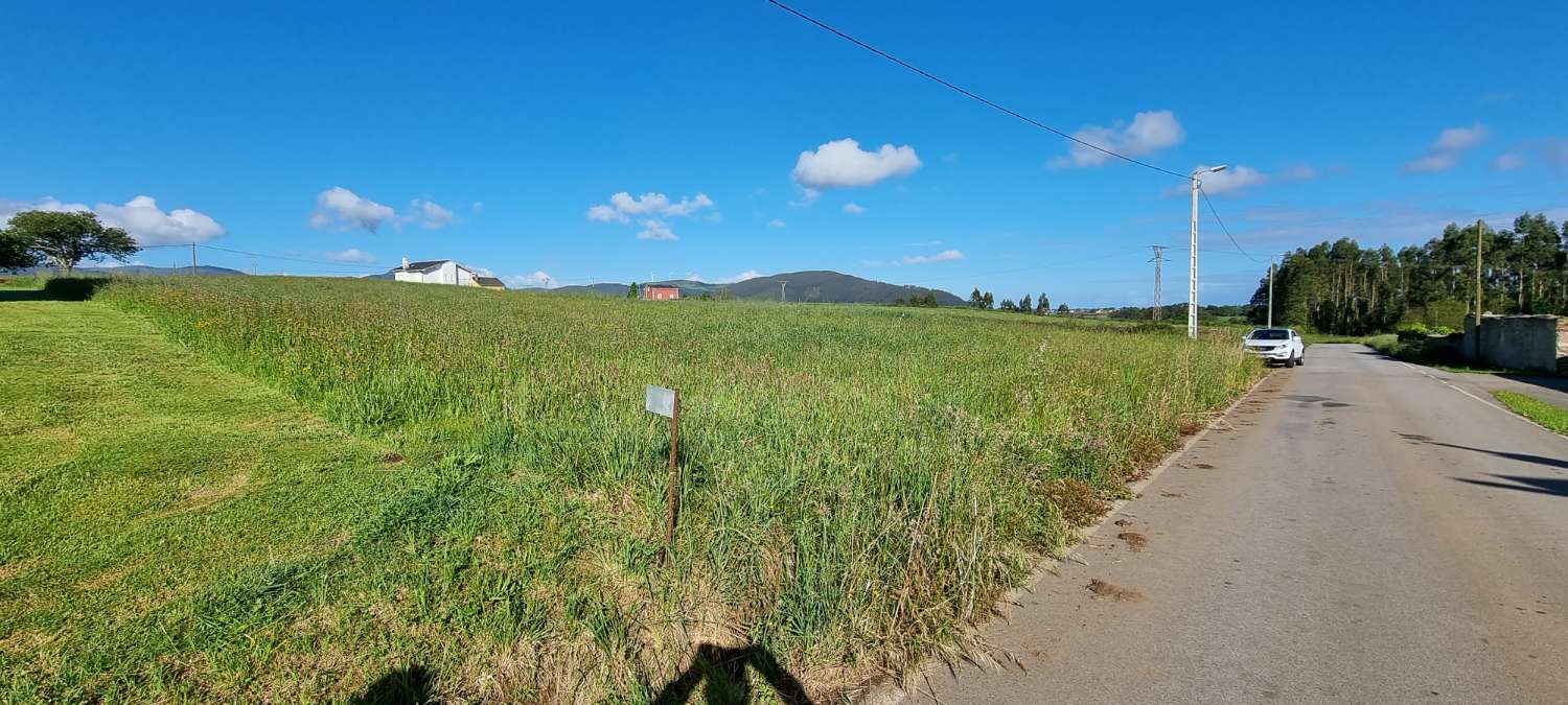 Plot for sale in Navia