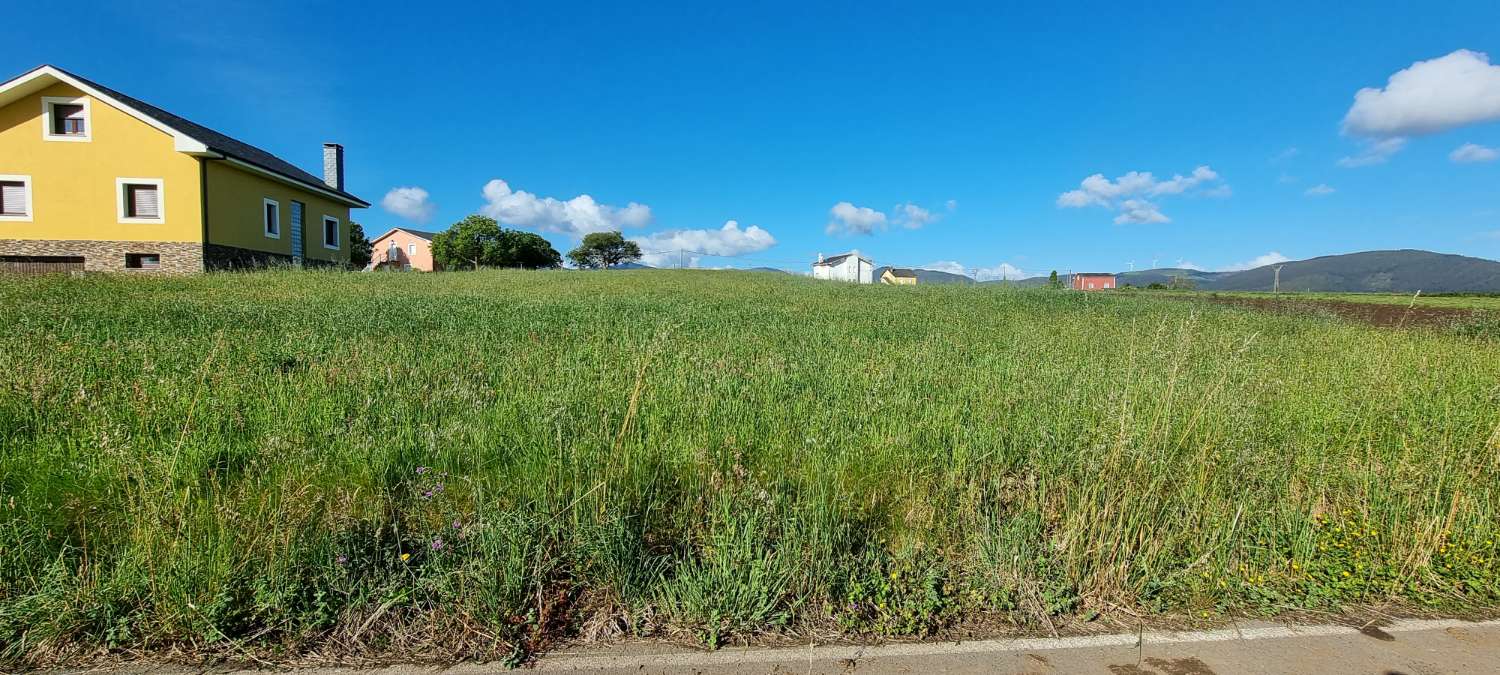 Plot for sale in Navia