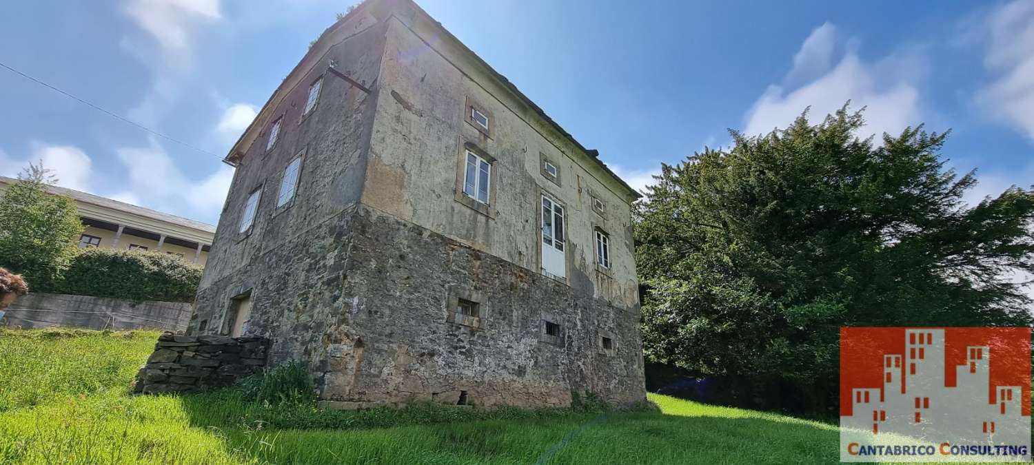 PROPIEDAD COMPUESTA DE FINCA, CASA TRADICIONAL ASTURIANA Y ALMACEN EN ROZADAS, BOAL