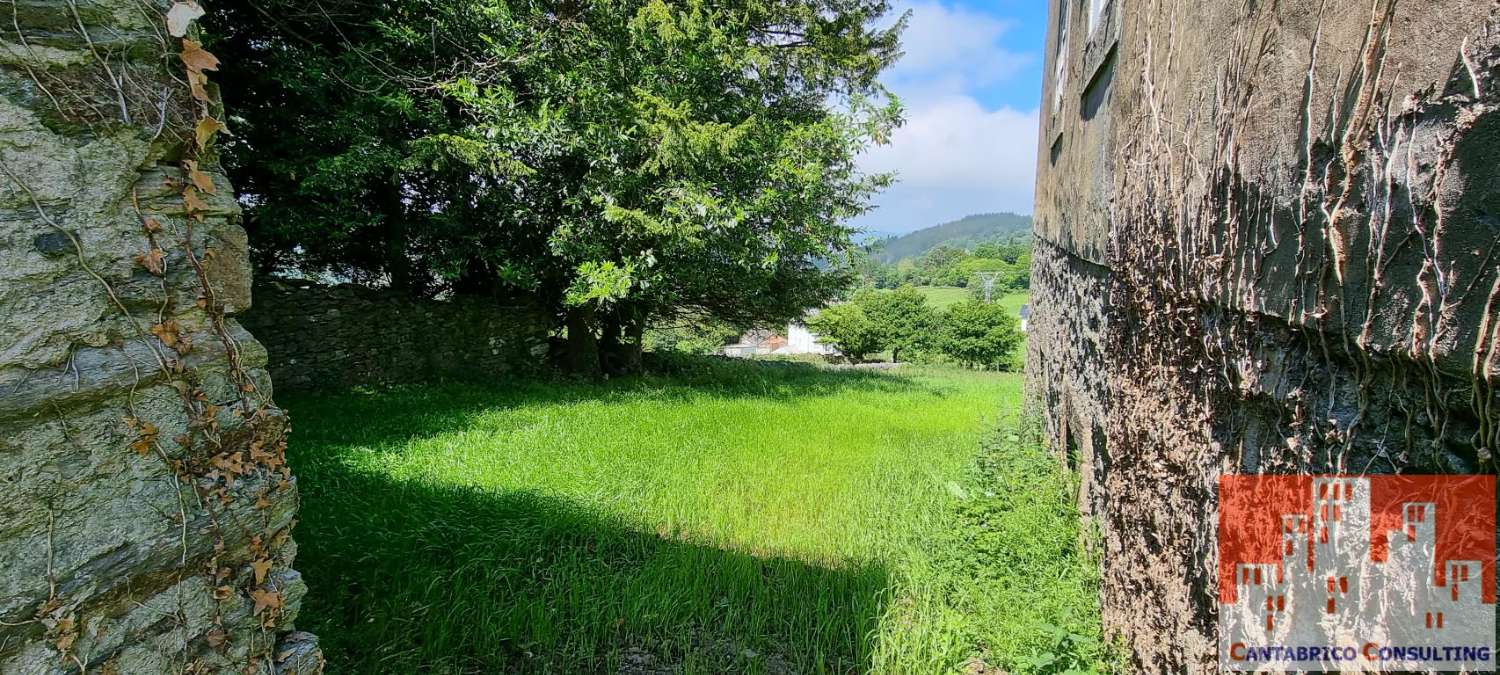 PROPIEDAD COMPUESTA DE FINCA, CASA TRADICIONAL ASTURIANA Y ALMACEN EN ROZADAS, BOAL